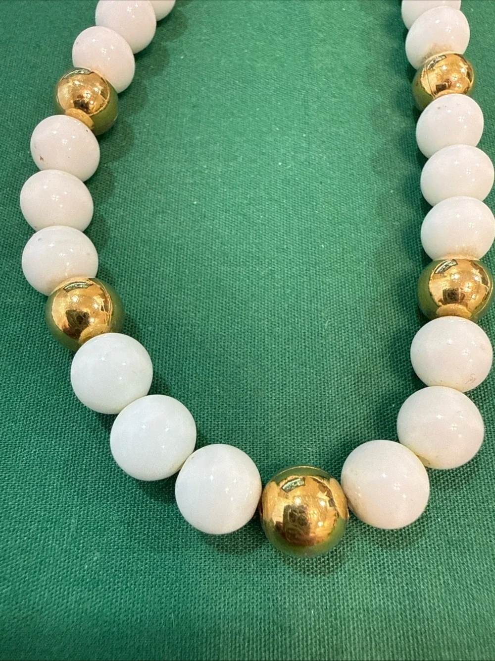 VTG Napier White Lucite And Gold Bead Necklace. 93D